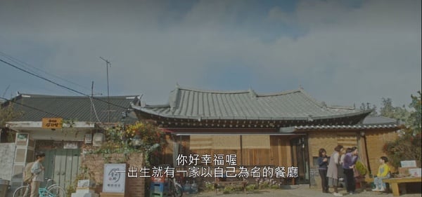 《那年我們》8個魔鬼細節！小雄筆名來自「梵谷」？雄延秀「鞋子不同色」藏超絕巧思！