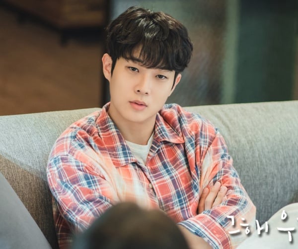 Netflix《那年，我們的夏天》9個「劇版沒拍」漫畫情節！10年前「逃跑」原因，是雄說了讓延秀傷心的話
