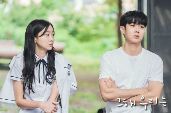 Netflix《那年，我們的夏天》9個「劇版沒拍」漫畫情節！10年前「逃跑」原因，是雄說了讓延秀傷心的話