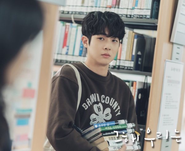 Netflix《那年，我們的夏天》9個「劇版沒拍」漫畫情節！10年前「逃跑」原因，是雄說了讓延秀傷心的話