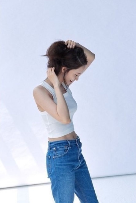 「腰細到驚人」女星！《那年我們》金多美「螞蟻腰」不輸徐睿知，盧正義瘦到快被風吹走