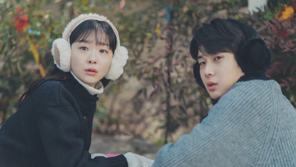 Netflix《那年，我們的夏天》結局戲外7個「高甜瞬間」！崔宇植吻戲真情流露？NG了手卻「牽著不放」？