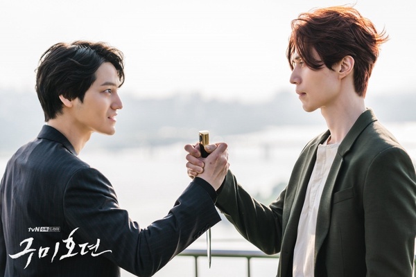 8部Bromance韓劇推薦！《鬼怪》死鬼CP成經典，《金科長》俊昊&南宮珉曾上演「臉頰吻」