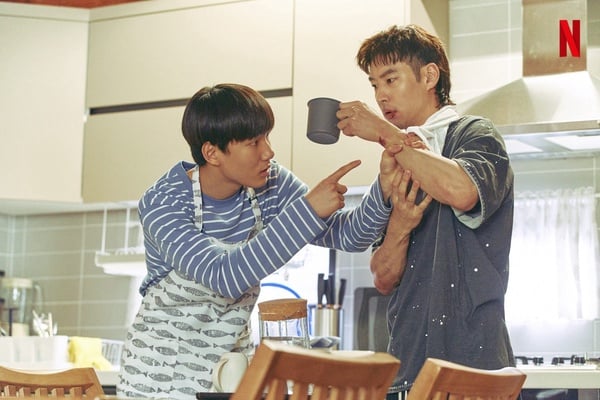 8部Bromance韓劇推薦！《鬼怪》死鬼CP成經典，《金科長》俊昊&南宮珉曾上演「臉頰吻」