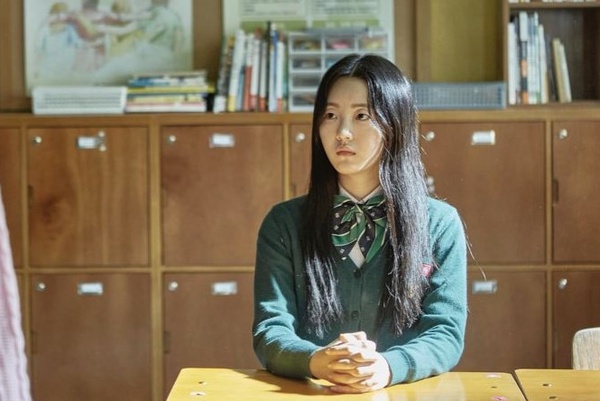 Netflix《殭屍校園》6位「高顏值主角」！《魷魚遊戲》李瑜美甜又媚，朴所羅門當車銀優情敵也不輸?