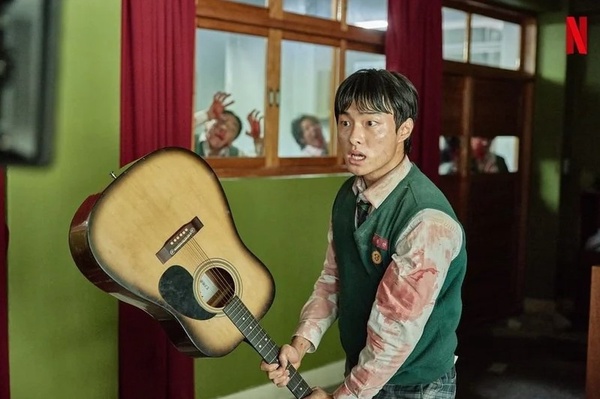 Netflix《殭屍校園》6位「高顏值主角」！《魷魚遊戲》李瑜美甜又媚，朴所羅門當車銀優情敵也不輸?