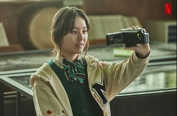 Netflix《殭屍校園》6位「高顏值主角」！《魷魚遊戲》李瑜美甜又媚，朴所羅門當車銀優情敵也不輸?