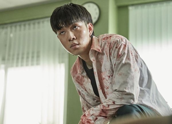 Netflix《殭屍校園》6位「高顏值主角」！《魷魚遊戲》李瑜美甜又媚，朴所羅門當車銀優情敵也不輸?