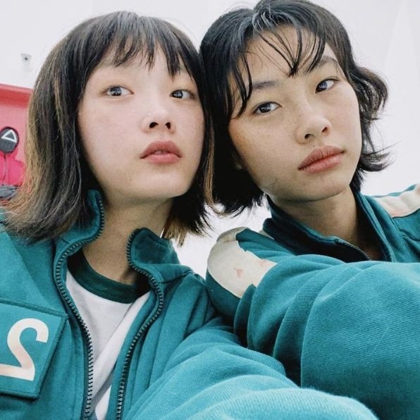 Netflix《殭屍校園》6位「高顏值主角」！《魷魚遊戲》李瑜美甜又媚，朴所羅門當車銀優情敵也不輸?