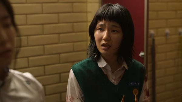 Netflix《殭屍校園》6位「高顏值主角」！《魷魚遊戲》李瑜美甜又媚，朴所羅門當車銀優情敵也不輸?