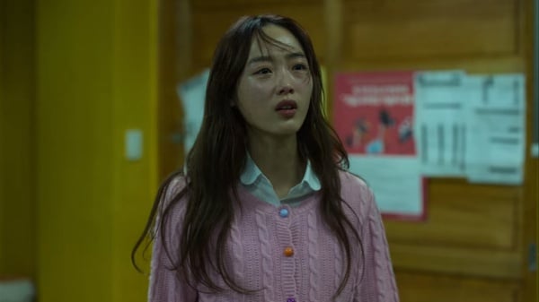 《殭屍校園》劇版&漫畫9差異！溫召三角戀是魔改、漫畫娜延殺了老師，班長結局改最多！