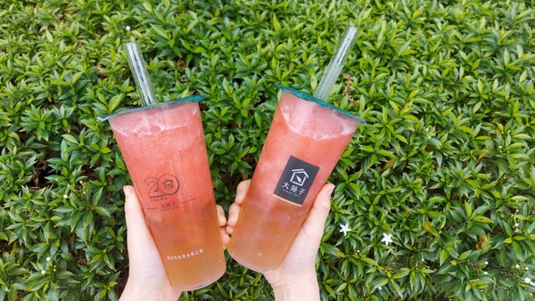 草莓季必喝草莓飲品！大苑子「莓好艾波」新鮮草莓+Q彈愛玉必喝，加柳丁汁優惠7折開喝