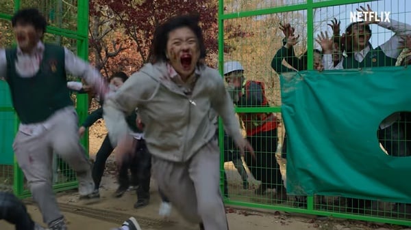 《殭屍校園》幕後趣事！「秀赫愛班長」有原因、喪屍真的嚇到路人，周子瑜默默客串了？
