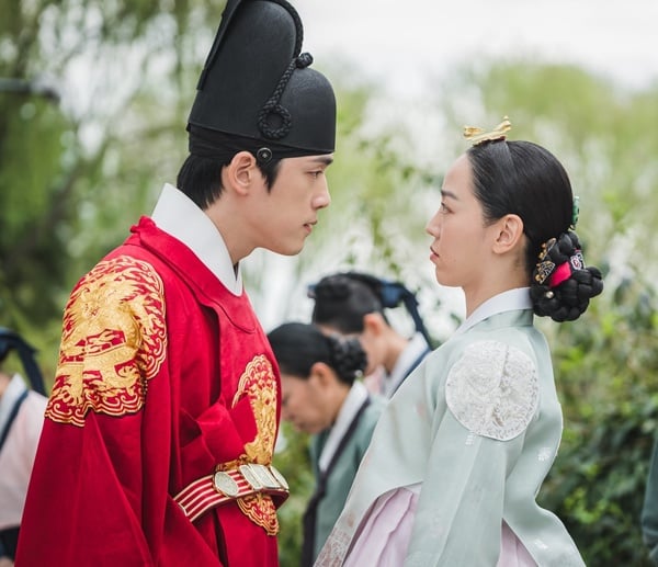 tvN韓劇「首播收視」Top10！南柱赫《二十五，二十一》超越《愛的迫降》，冠軍打敗《哲仁》，評價卻輸慘！