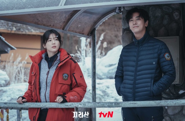 tvN韓劇「首播收視」Top10！南柱赫《二十五，二十一》超越《愛的迫降》，冠軍打敗《哲仁》，評價卻輸慘！