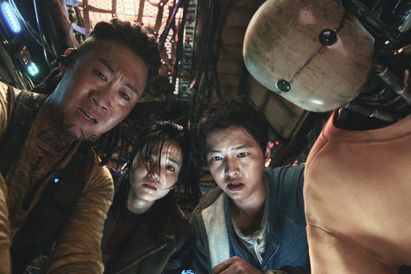 關於《二十五，二十一》金泰梨的6件事——剛出道就橫掃十座大獎、私下是BTS粉絲！