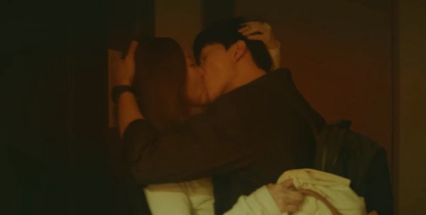 姊姊新劇都玩一夜情？《三十九》孫藝珍首集滾床，宋江不只《氣象廳的人們》，3部戲都撲倒美女