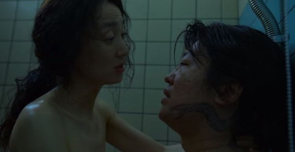 Netflix引熱議的「羞羞情節」！《解禁男女》綑綁吻、《以吾之名》韓素希「裸背吻」尺度都不算最大