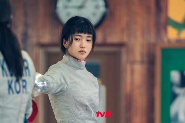 《二十五，二十一》金泰梨保養秘訣公開！熱毛巾洗臉法養成少女肌，還靠這招鏟肉5公斤