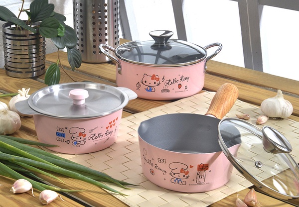 7-11預購「胖虎存錢筒、史努比大象杯」新登場！Hello Kitty粉嫩鍋具也超可愛
