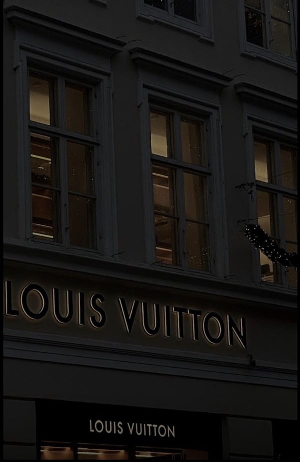 「精品質感風」手機桌布特搜！LV、YSL、CHANEL店景圖絕美，LOEWE、GUCCI時尚迷必收藏