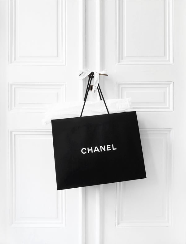 「精品質感風」手機桌布特搜！LV、YSL、CHANEL店景圖絕美，LOEWE、GUCCI時尚迷必收藏