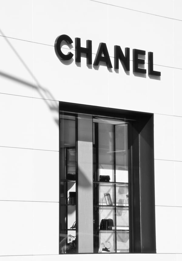 「精品質感風」手機桌布特搜！LV、YSL、CHANEL店景圖絕美，LOEWE、GUCCI時尚迷必收藏