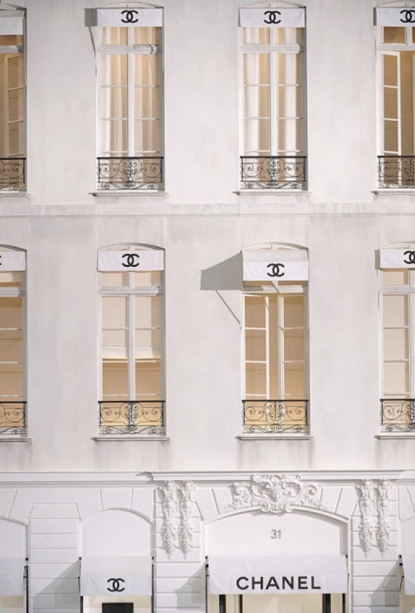 「精品質感風」手機桌布特搜！LV、YSL、CHANEL店景圖絕美，LOEWE、GUCCI時尚迷必收藏