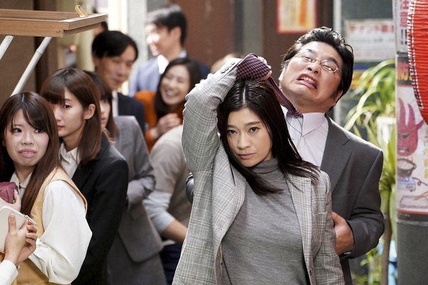 關於《金魚妻》篠原涼子的五件事！女子偶像團體出身，《anego》奠定「日劇女王」地位