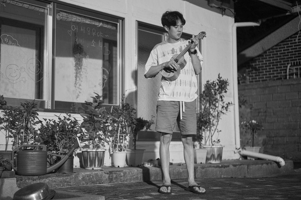 擁有「漂亮小腿」的韓國男星！金聖喆意外精壯，李鐘碩&南柱赫沒腿肌、美腿超修長