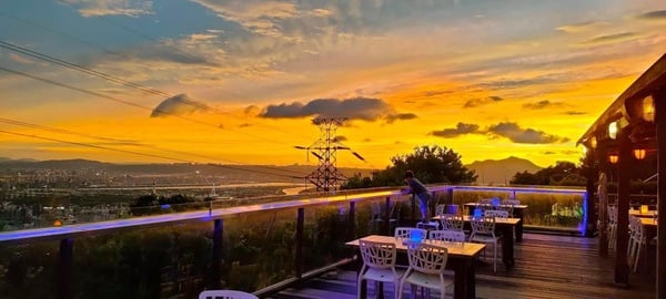 精選10家「台北夜景餐廳」推薦！邀月茶坊、草山夜未眠絕美夜景，約會、慶生最有氣氛