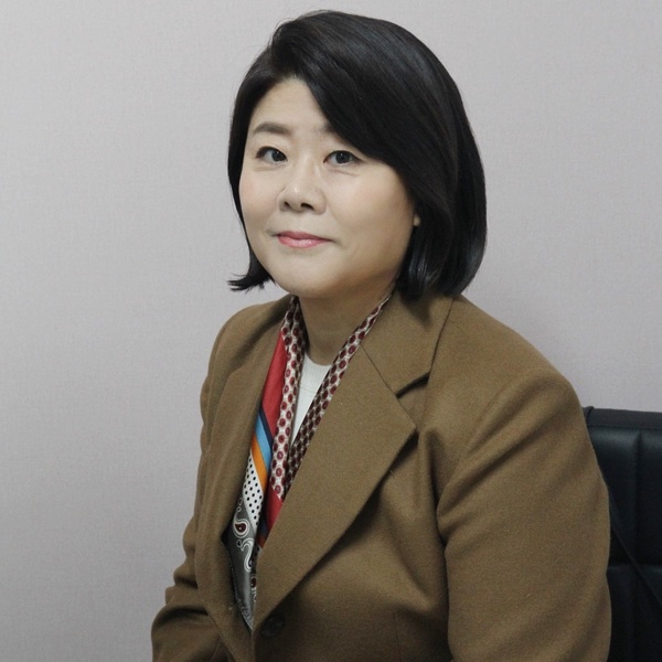 關於《我們的藍調》李姃垠6件事！韓劇「國民媽媽」、演什麼像什麼，出道28年才爆紅！