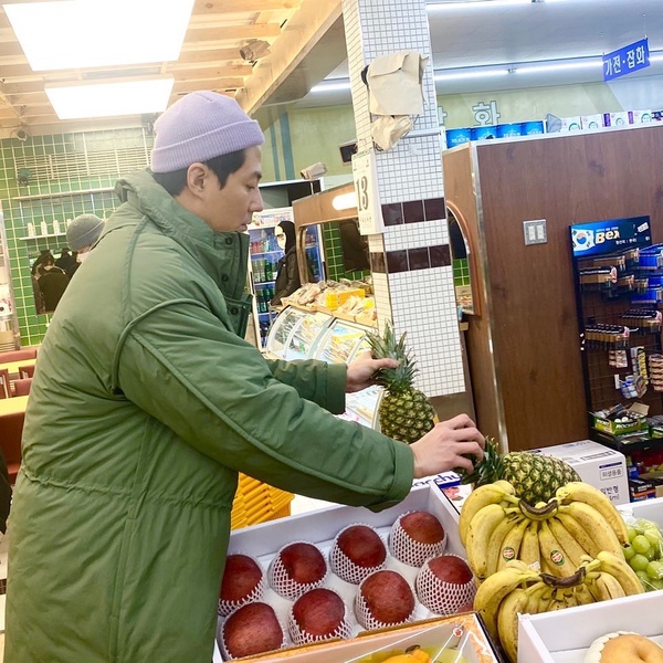趙寅成驚喜開通IG！出道24年終於開IG，趙寅成首發兩篇IG貼文，曝光「逛超市」日常