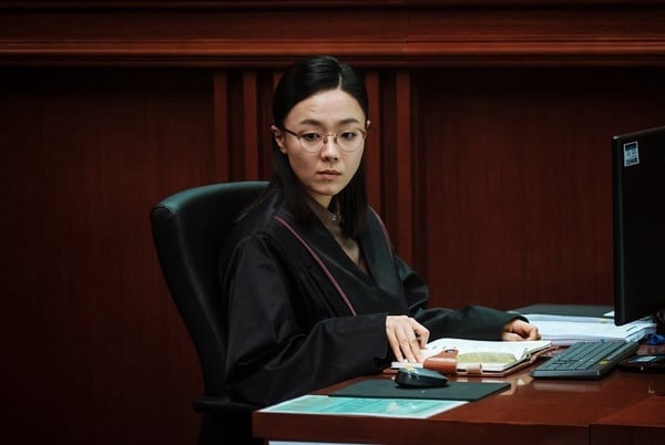 《少年法庭》8位配角介紹！「白成友」演員是28歲女星，這兩人曾在《殭屍校園》演師生