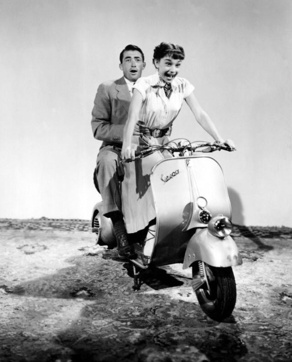 樂高LEGO最新聯名「偉士牌 Vespa 125」必入手！藍綠色復古機車，帶你重遊懷舊義大利！