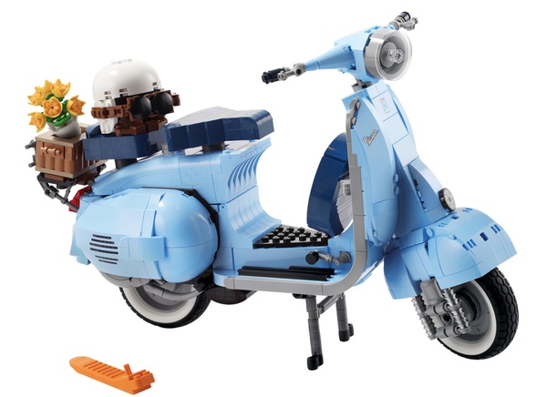樂高LEGO最新聯名「偉士牌 Vespa 125」必入手！藍綠色復古機車，帶你重遊懷舊義大利！