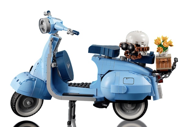 樂高LEGO最新聯名「偉士牌 Vespa 125」必入手！藍綠色復古機車，帶你重遊懷舊義大利！