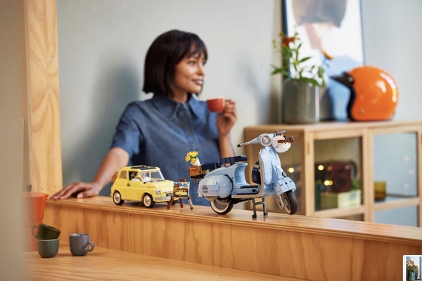 樂高LEGO最新聯名「偉士牌 Vespa 125」必入手！藍綠色復古機車，帶你重遊懷舊義大利！