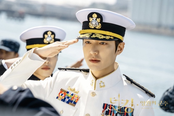 《軍檢察官多伯曼》安普賢帥度爆表!7位韓劇「軍服男神」,玄彬、宋仲基是永遠的經典