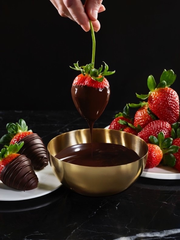 巧克力控開吃！GODIVA「手製草莓巧克力」熱賣回歸，整顆草莓包裹巧克力限時3天開賣