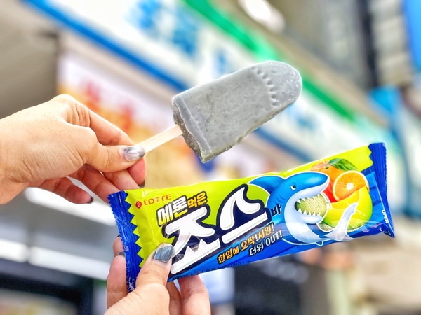 超商新品！全家開賣韓國人氣「JAWS鯊魚哈密瓜夾心冰棒」售價39元