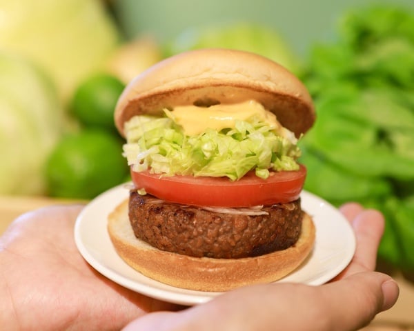 摩斯咖啡、紅茶買一送一！摩斯漢堡「素食漢堡、超級大麥米漢堡」打造素食速食店