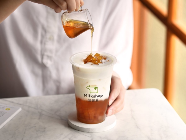 奶茶新品推薦！迷客夏「新品奶茶」蜂蜜鮮奶茶+Q彈粉角，100%真蜂蜜超欠喝