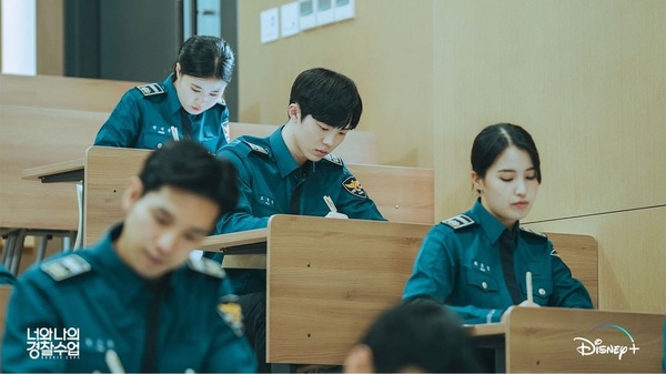 《警校菜鳥》20句勇往直前追夢金句：「雖然我從谷底往上爬，但總有一天會攀上巔峰！」