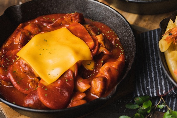 飯店吃到飽優惠2022:台北新板希爾頓酒店Market Flavor悅.市集起司料理吃到飽!
