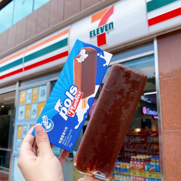 7-11超商冰品推薦「紅豆餅冰淇淋」、「17公分巧克力雪糕」超欠吃！現在就來點冰淇淋