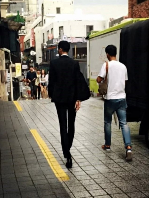 韓劇男神「驚人身材比例」！安孝燮金世正難同框，姜棟元竟是「女星最不想合照」男星！