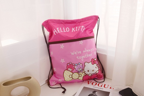 7-ELEVEN「Hello Kitty束口後背袋」這天開賣！四款超萌Kitty造型，隨身攜帶超方便！