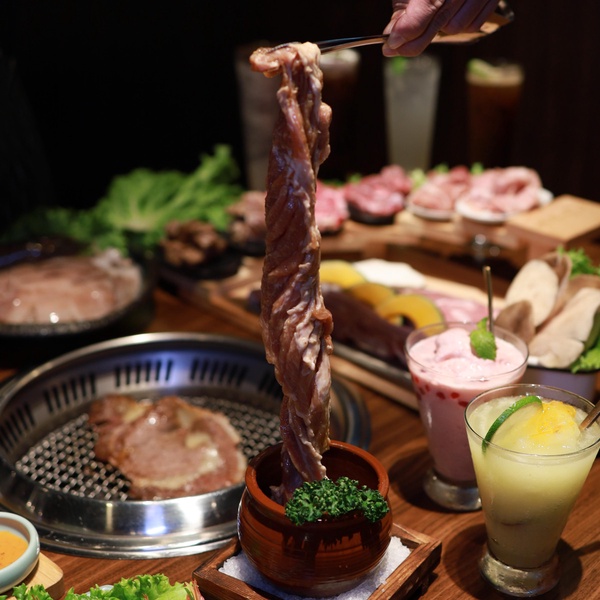百元吃日本和牛！韓國直火燒肉「姜滿堂」OREO起司冰沙、40公分超長烤肉吃過癮