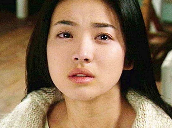 新婚孫藝珍美貌太絕！韓網熱議永遠的「白月光」韓星，金泰希、全智賢美貌成為傳說